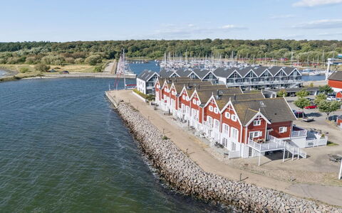 Loan - 10M to the Fjord: Water, Waterway, Channel, Boat, Watercraft, Coastal And Oceanic Landforms, Sea, Dock, Coast, Marina