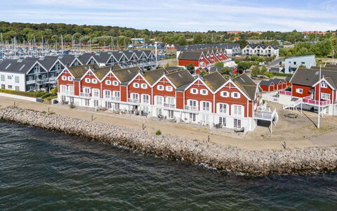 Loan - 10M to the Fjord: Water, Waterway, Channel, Boat, Watercraft, Coastal And Oceanic Landforms, Sea, Dock, Coast, Marina