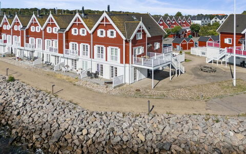 Loan - 10M to the Fjord: Water, Waterway, Channel, Boat, Watercraft, Coastal And Oceanic Landforms, Sea, Dock, Coast, Marina