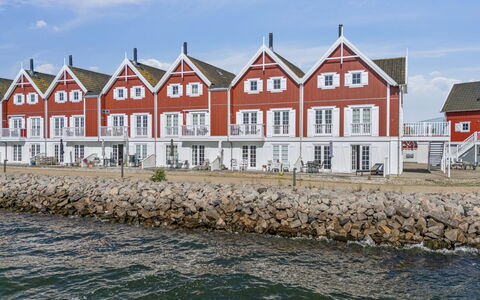 Loan - 10M to the Fjord: Water, Waterway, Channel, Boat, Watercraft, Coastal And Oceanic Landforms, Sea, Dock, Coast, Marina