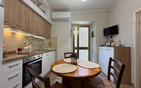 Casa di Mario: Furniture, Interior Design, Flooring, Major Appliance, Kitchen Appliance, Countertop, Wood, Ceiling, Kitchen, Room