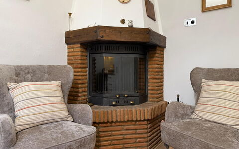 Casa di Mario: Furniture, Interior Design, Wood, Flooring, Floor, Room, Living Room, Hearth, Lighting, Couch