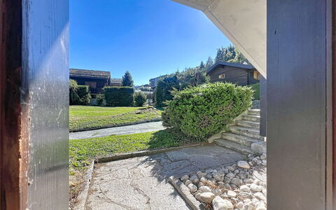 Les Naines Brunes: Shrub, Garden, Landscaping, Shade, Driveway, Hedge, Walkway, Evergreen
