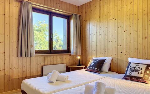 Les Naines Brunes: Wood, Interior Design, Bedroom, Bed, Furniture, Floor, Flooring, Room, Wood Stain, Hardwood