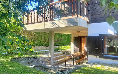 Les Naines Brunes: Wood, Porch, Shade, Garden, Backyard, Cottage, Balcony, Lawn, Yard, Wood Stain