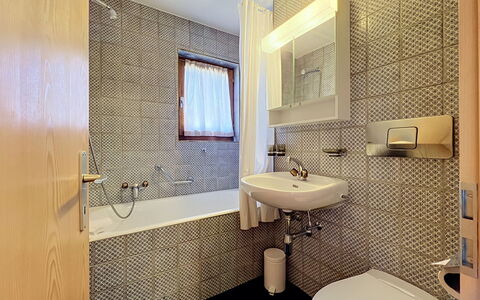 Les Naines Brunes: Bathroom, Interior Design, Plumbing Fixture, Flooring, Wall, Floor, Bathroom Sink, Sink, Tap, Tile