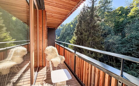 Selva 42: Wood, Balcony, Wood Stain, Hardwood, Daylighting, Larch, Porch, Handrail