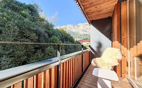 Selva 42: Wood, Balcony, Wood Stain, Hardwood, Eco Hotel, Plank, Plywood, Daylighting, Porch, Mountain Village