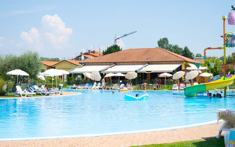 Peschiera del Garda 689: Swimming Pool, Resort, Recreation, Leisure, Outdoor Furniture, Umbrella, Eco Hotel, Vacation, Sunlounger