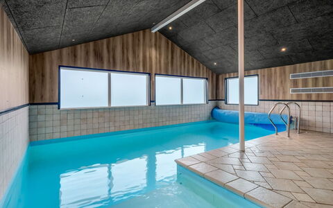 Nahuel - 300M to the Fjord: Ceiling, Wood, Flooring, Interior Design, Floor, Lighting, Swimming Pool, Light Fixture, Resort, Hardwood