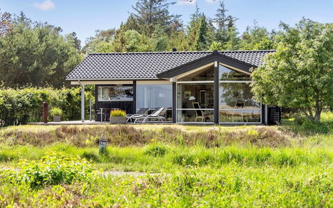 Chris - 130M from the Sea: Cottage, Estate, Farmhouse, Shade, Garden Buildings, Outdoor Structure, Porch, Siding