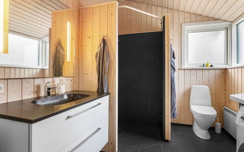 Chris - 130M from the Sea: Plumbing Fixture, Flooring, Sink, Wood, Interior Design, Floor, Tap, Bathroom Sink, Bathroom Cabinet, Plumbing