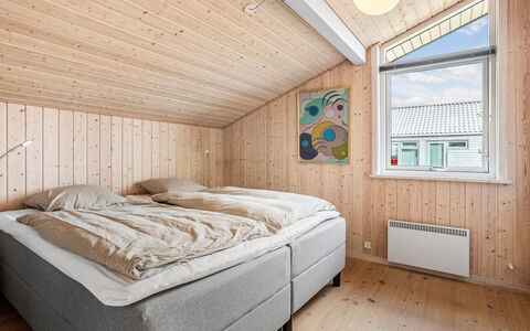 Chris - 130M from the Sea: Wood, Bedroom, Home, Ceiling, Bed, Bedding, Bed Sheet, Freezing, Cottage, Bed Frame
