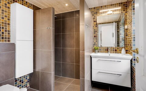 Helemine - 800M from the Sea: Flooring, Bathroom, Wall, Floor, Interior Design, Plumbing Fixture, Toilet, Tile, Bathroom Cabinet, Plumbing