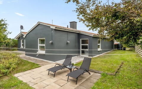 Helemine - 800M from the Sea: Home, House, Cottage, Estate, Lawn, Garden, Landscaping, Yard, Shade, Backyard