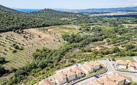 Tra Mare e Campagna: Landscape, Bird'S-Eye View, Village, Aerial Photography, Suburb, Chaparral, Mountain Village