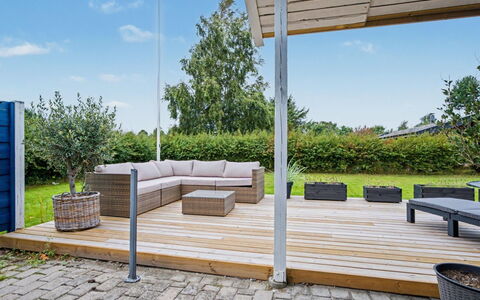 Trineke - 400M from the Sea: Wood, Furniture, Apartment, Room, Ceiling, Wood Stain, Chair, Hardwood, Varnish, Lumber