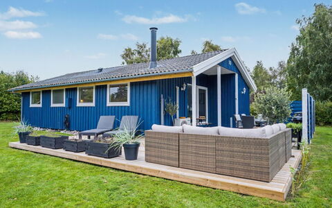 Trineke - 400M from the Sea: Wood, Furniture, Apartment, Room, Ceiling, Wood Stain, Chair, Hardwood, Varnish, Lumber