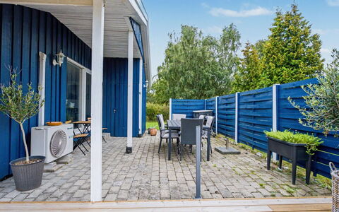Trineke - 400M from the Sea: Wood, Furniture, Apartment, Room, Ceiling, Wood Stain, Chair, Hardwood, Varnish, Lumber