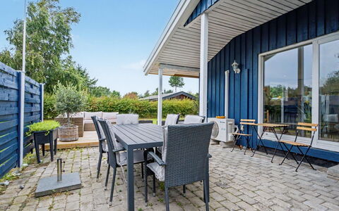 Trineke - 400M from the Sea: Wood, Furniture, Apartment, Room, Ceiling, Wood Stain, Chair, Hardwood, Varnish, Lumber