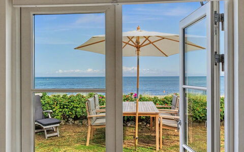 Joachim - 10M from the Sea: Wood, Furniture, Apartment, Room, Ceiling, Wood Stain, Chair, Hardwood, Varnish, Lumber