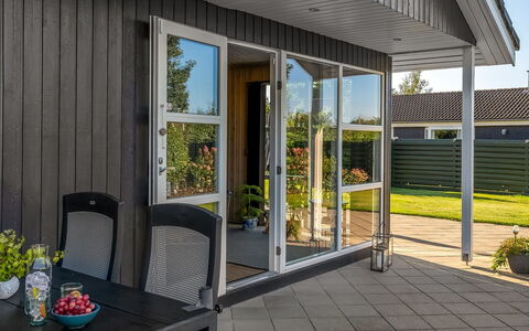 Fabian - 300M from the Sea: Wood, Furniture, Apartment, Room, Ceiling, Wood Stain, Chair, Hardwood, Varnish, Lumber