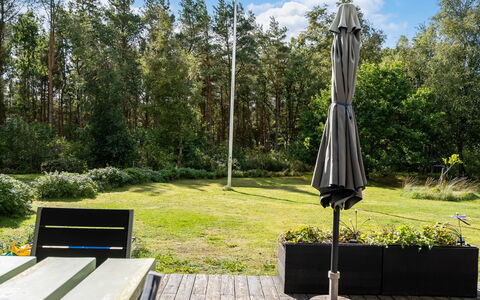 Fritzy - 1.5Km from the Sea: Outdoor Furniture, Garden, Shade, Lawn, Landscaping, Backyard, Yard, Outdoor Table, Umbrella, Hardwood