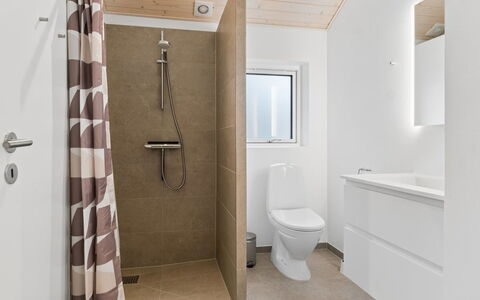 Zelma - 1.5Km from the Sea: Flooring, Floor, Wall, Wood, Plumbing Fixture, Interior Design, Bathroom, Ceiling, Toilet, Room