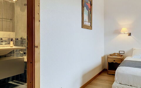 Mont Azur: Daytime, Building, Apartment, Residential Area, City, Urban Area, Neighbourhood, Facade, Condominium