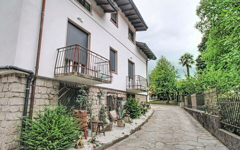 Villa Chiara e Chloe: Water, Water Resources, Body Of Water, Rock, Coast, Natural Landscape, Headland, Coastal And Oceanic Landforms, Terrain, Promontory