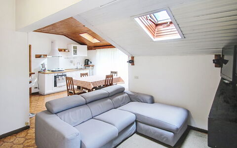 Villa Chiara e Chloe: Daytime, Building, Apartment, Residential Area, City, Urban Area, Neighbourhood, Facade, Condominium