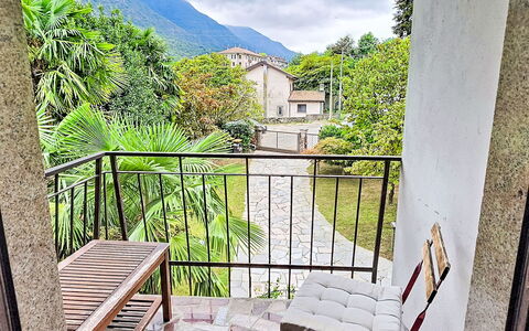 Villa Chiara e Chloe: Water, Water Resources, Body Of Water, Rock, Coast, Natural Landscape, Headland, Coastal And Oceanic Landforms, Terrain, Promontory