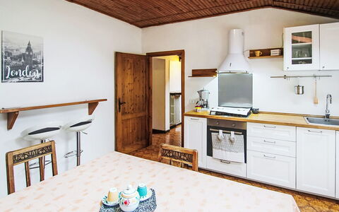 Villa Chiara e Chloe: Daytime, Building, Apartment, Residential Area, City, Urban Area, Neighbourhood, Facade, Condominium