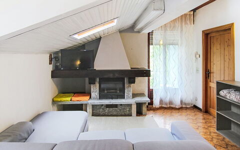 Villa Chiara e Chloe: Daytime, Building, Apartment, Residential Area, City, Urban Area, Neighbourhood, Facade, Condominium