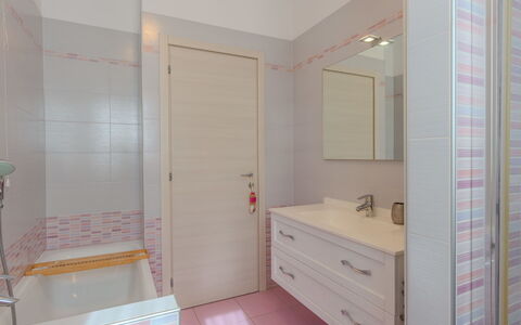 Al Roccolo: Plumbing Fixture, Bathroom, Interior Design, Flooring, Floor, Bathroom Sink, Sink, Plumbing, Bathroom Cabinet, Mirror