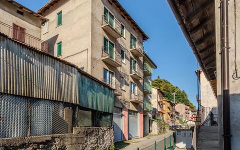 Barella: Wall, Building, Window, Residential Area, Neighbourhood, Town, Architecture, House, Home, Urban Design
