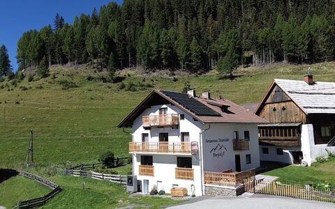 Dösentaler Bergidyll: House, Cottage, Home, Rural Area, Human Settlement, Village, Slope, Farmhouse, Mountain Village, Balcony