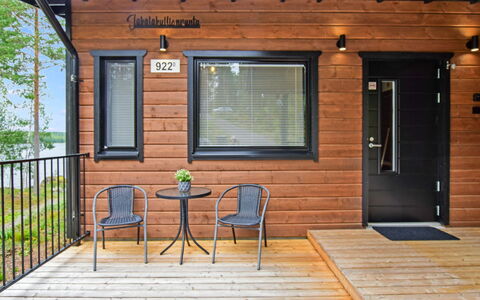 Jäkälänkallion Ranta: Roof, Home, Siding, Cottage, Yard, Hardwood, Design, Garden Buildings, Wood Stain, Farmhouse