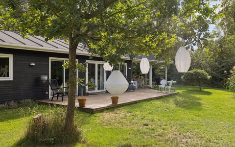 Ølvir - 525M from the Sea: Home, Shade, Garden, Lawn, Cottage, Yard, Backyard, Landscaping, Estate, Siding