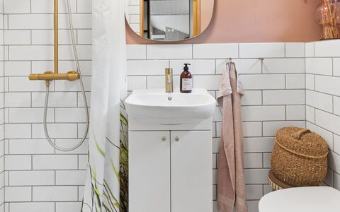 Ølvir - 525M from the Sea: Interior Design, Flooring, Plumbing Fixture, Bathroom, Floor, Plumbing, Sink, Bathroom Sink, Tap, Room