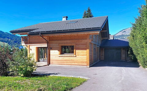 L'Aigle Blanc: Wood, Roof, Cottage, Log Cabin, Estate, Beam, Lumber, Porch, Design, Hardwood