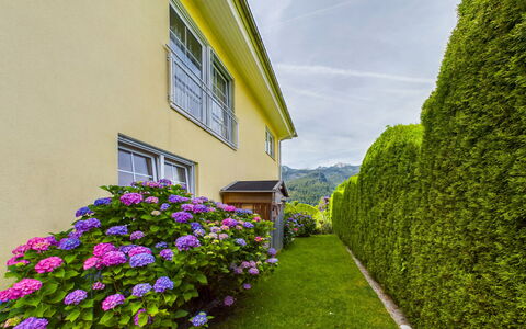 Sonnenpanorama: Home, Cottage, House, Roof, Rural Area, Log Cabin, Siding, Larch, Farmhouse, Estate