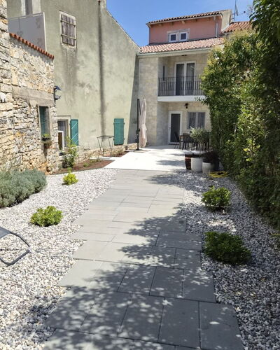Laiki: Spire, Driveway, Steeple