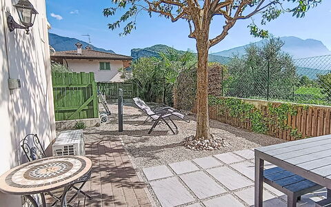 La Rosa: Grass, Architecture, Home, House, Land Lot, Cottage, Estate, Farmhouse, Yard, Lawn