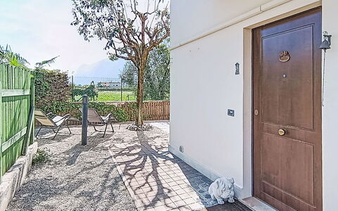 La Rosa: Grass, Architecture, Home, House, Land Lot, Cottage, Estate, Farmhouse, Yard, Lawn