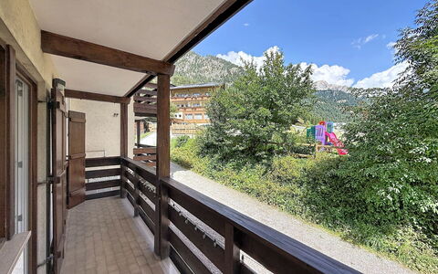 Snow Home col Rodella: Grass, Architecture, Home, House, Land Lot, Cottage, Estate, Farmhouse, Yard, Lawn