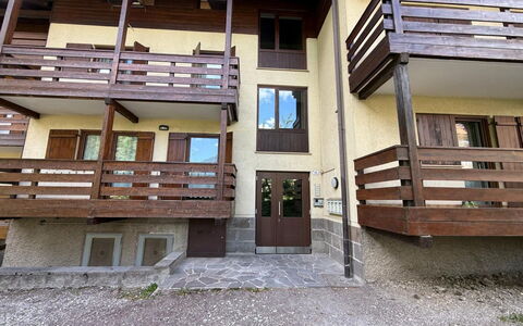 Snow Home col Rodella: Grass, Architecture, Home, House, Land Lot, Cottage, Estate, Farmhouse, Yard, Lawn