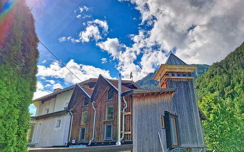 Sandra: Architecture, Roof, Mountain Village, Siding