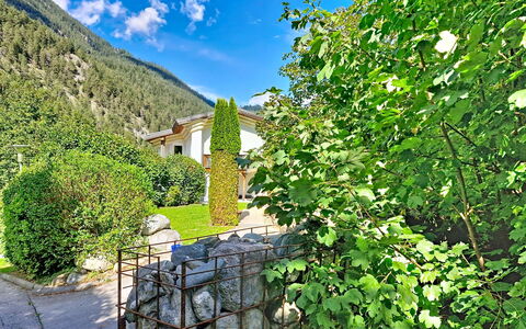 Sandra: Mountainous Landforms, Hill, Mountain Range, Hill Station, Valley, Ridge, Mountain Village, Evergreen, Massif