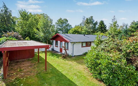 Mea - 750M from the Sea: Shrub, House, Cottage, Home, Rural Area, Garden, Groundcover, Lawn, Farmhouse, Yard